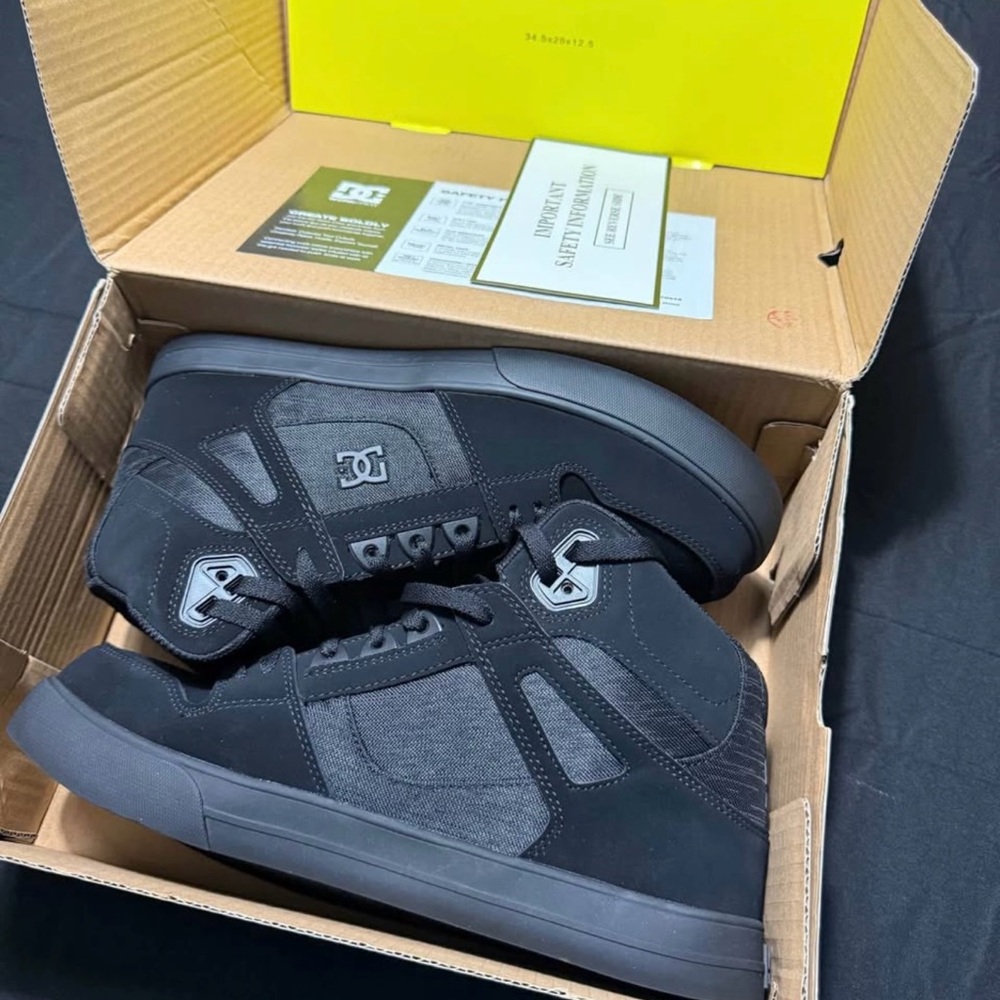 DC Men's Black and Gray High-Top Sneakers